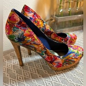 and Cork Heel. Size 6 1/2. Vibrant Multicolor 4” Heel